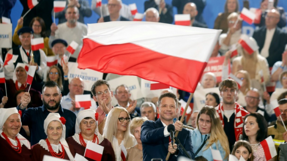 Le maire pro-européen de Varsovie remporte de justesse le premier tour de la présidentielle polonaise