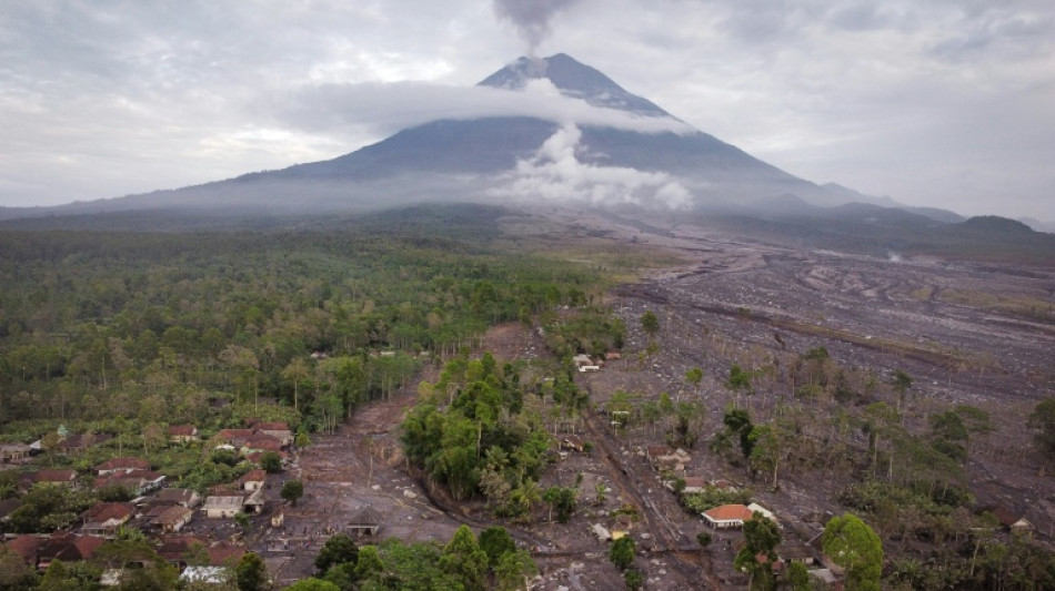 Indonésie : des centaines d'évacuations après l'éruption du volcan Semeru