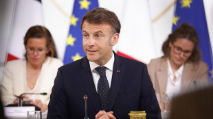 Macron a Mosca, basta tattiche dilatorie in Ucraina