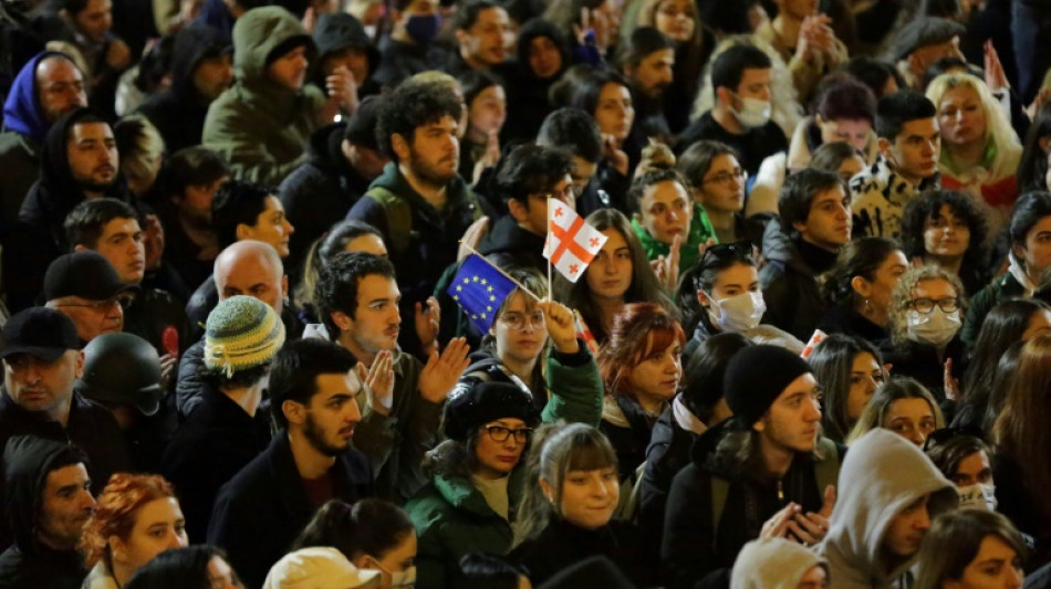 G&eacute;orgie: des milliers de personnes ont manifest&eacute; malgr&eacute; le retrait d'un projet de loi r&eacute;pressif