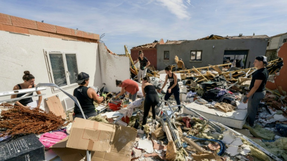 A Pomas, apr&egrave;s la tornade, les op&eacute;rations de d&eacute;blayage et de s&eacute;curisation continuent