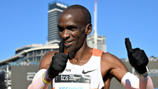 Kenyan great Kipchoge wins first marathon in three years