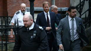 El pr&iacute;ncipe Enrique y otros famosos deber&aacute;n pagar casi 13 millones de d&oacute;lares al Daily Mail
