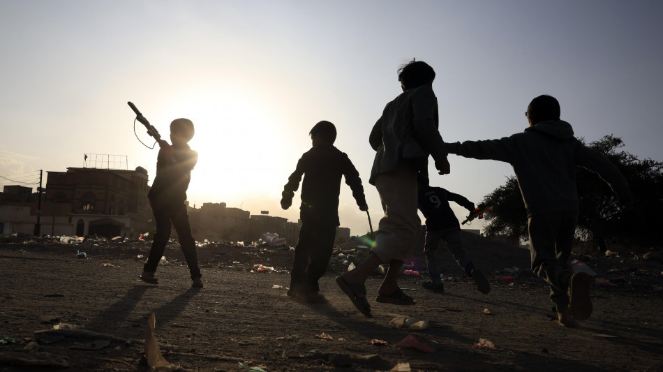 Save the Children, nello Yemen due bambini su tre non possono frequentare la scuola
