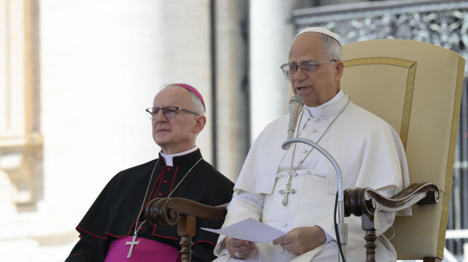 Il Papa, 'la Chiesa deve denunciare il male e annunciare la pace'