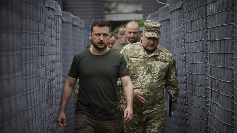 Zelensky, 'avanziamo nel Kursk, controlliamo 74 comunit&agrave;'