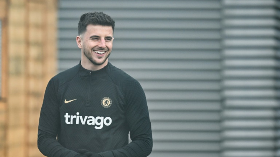 Potter tells Chelsea to resolve Mount's future 'quickly'