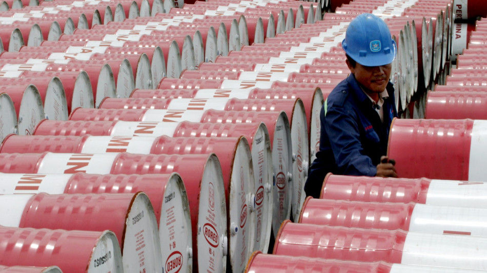 Il petrolio in rialzo a New York a 63,37 dollari