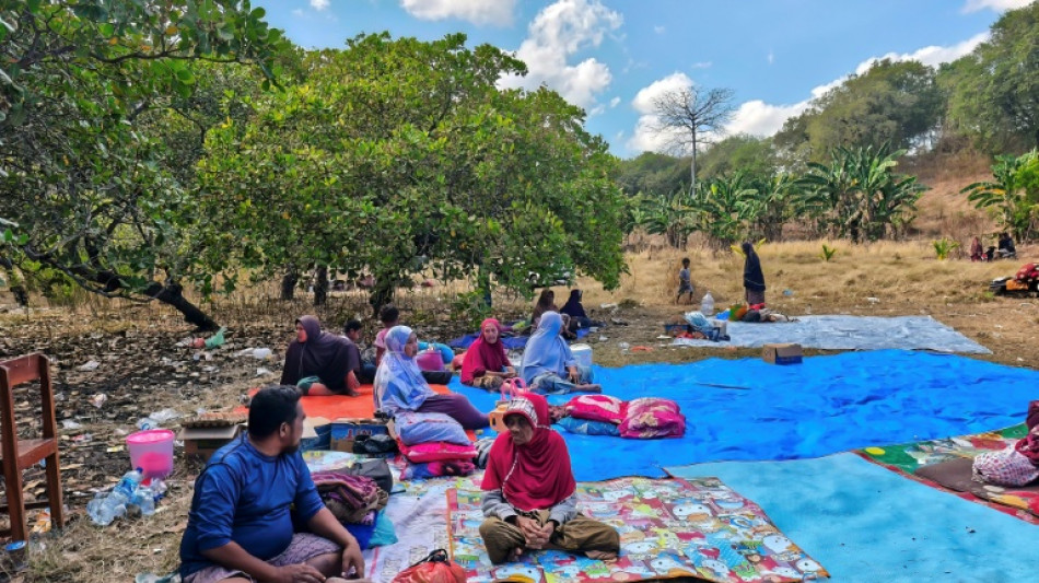 Miles de damnificados aguardan ayuda tras el terremoto de Indonesia