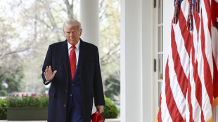Trump, alla Gran Bretagna dazi del 10%
