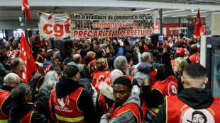 La CGT a bloqu&eacute; un hypermarch&eacute; Auchan &agrave; Bagnolet pour d&eacute;noncer la "pr&eacute;carit&eacute;" dans le commerce