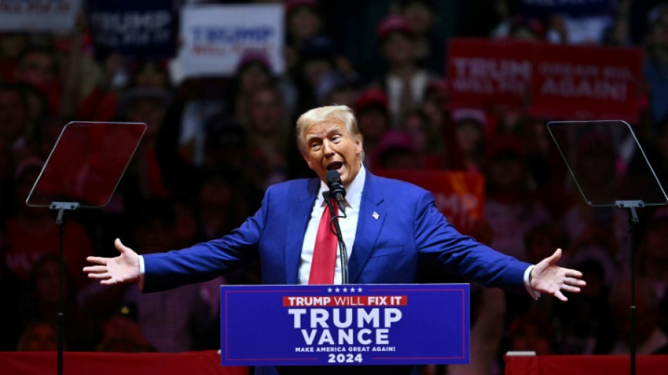 Trump ataca latinos e Kamala em Nova York; democrata devolve as críticas