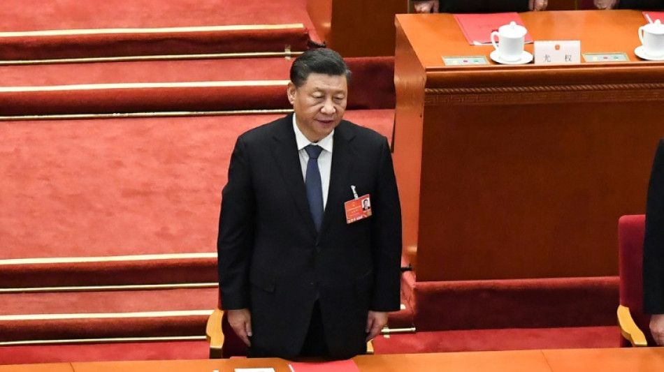 El presidente chino Xi recibe en Pek&iacute;n al futuro responsable de Hong Kong