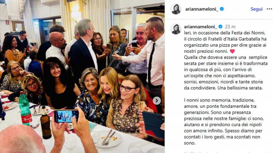 La premier a sorpresa alla festa dei Nonni di FdI alla Garbatella a Roma