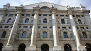 Borsa: Milano migliore in Europa con Mps-Mediobanca, giù Campari