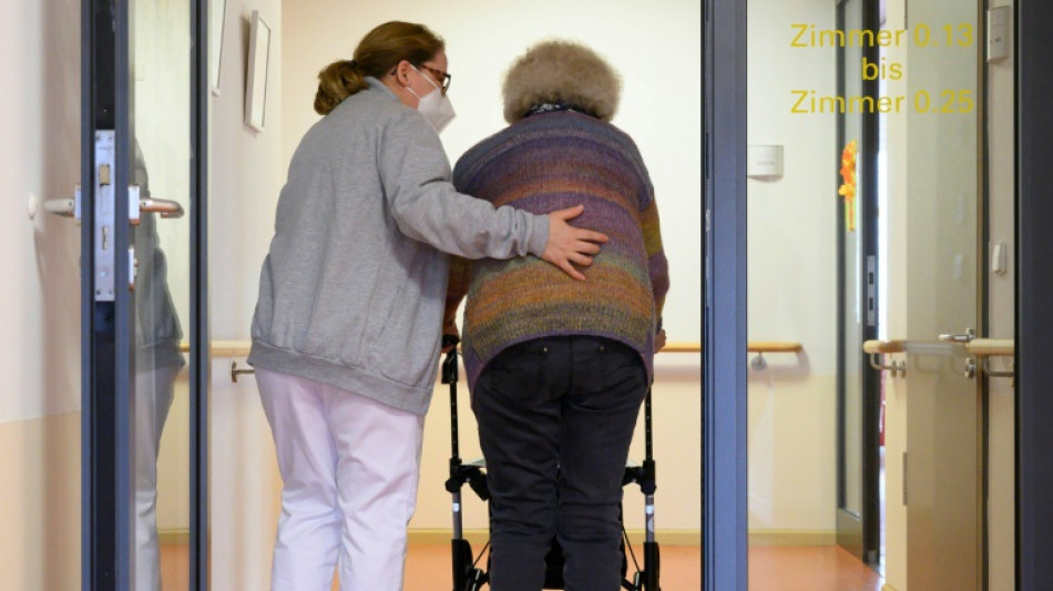 Lauterbach verteidigt im Bundestag Pl&auml;ne f&uuml;r Pflegereform und h&ouml;here Beitr&auml;ge