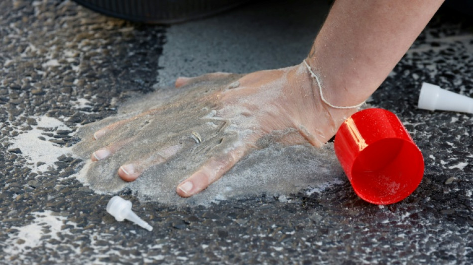 Klimaaktivisten nach Flughafenblockade zu 400.000 Euro Schadenersatz verurteilt