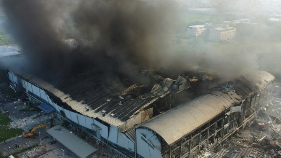 Sube a nueve la cifra de muertos en el incendio de la f&aacute;brica de pelotas de golf en Taiw&aacute;n 
