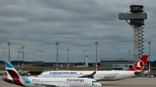 Allarme droni all'aeroporto di Berlino, voli sospesi per due ore