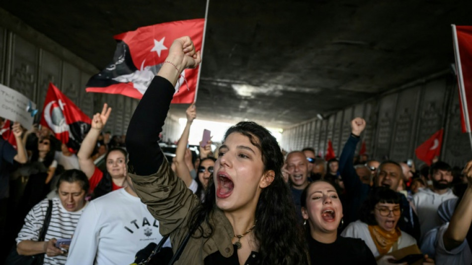 Oposição na Turquia denuncia 'maus-tratos' a estudantes detidos