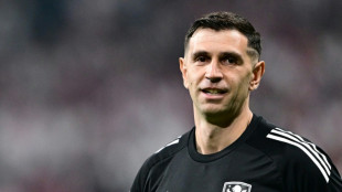 Chelsea sign Argentina 'stopper Martinez from Villa
