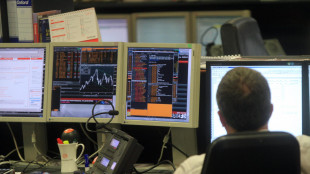 Borsa: Milano chiude poco mossa (+0,12%), svetta Leonardo