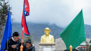 70 ans apr&egrave;s sa conqu&ecirc;te, la cime de l'Everest attire toujours