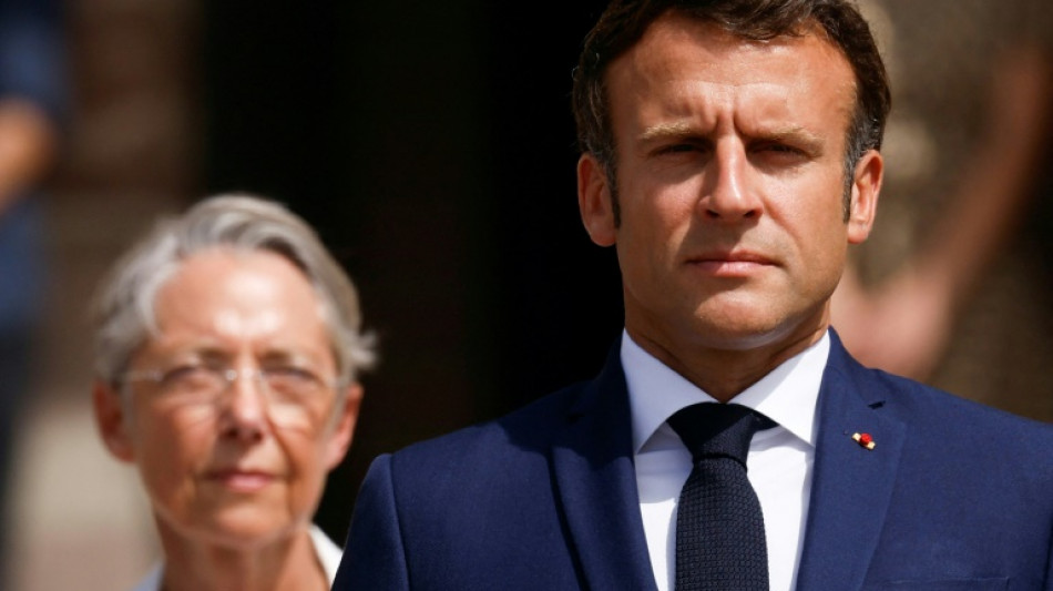 Au pied du mur, Macron consulte les partis et Borne r&eacute;unit le gouvernement