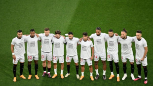 Ligue Europa: les joueurs de S&eacute;ville FC affichent leur soutien &agrave; Sergio Rico