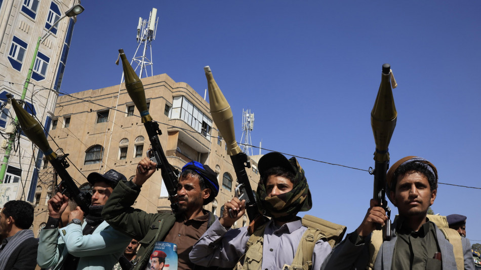 Yemen, gli Houthi condannano a morte 17 persone per spionaggio