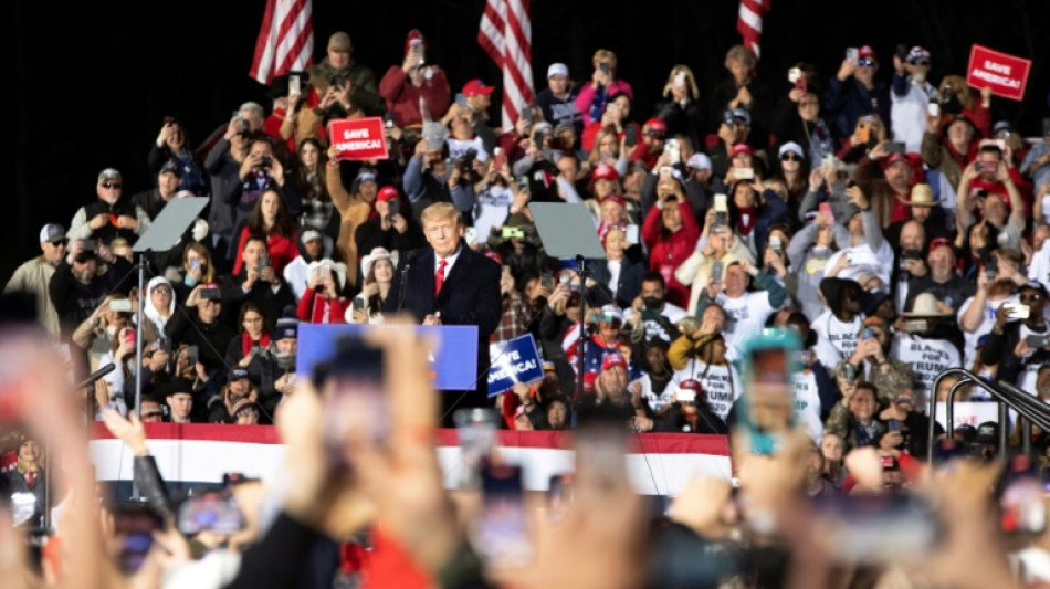 Donald Trump, acusado de mal manejo de documentaci&oacute;n oficial