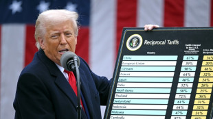 US-Zölle in Höhe von zehn Prozent auf viele Importe in Kraft getreten