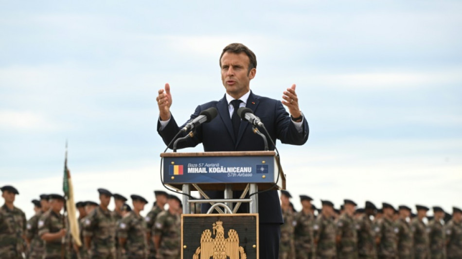 En Roumanie, Macron juge le moment venu "de nouvelles discussions" avec l'Ukraine