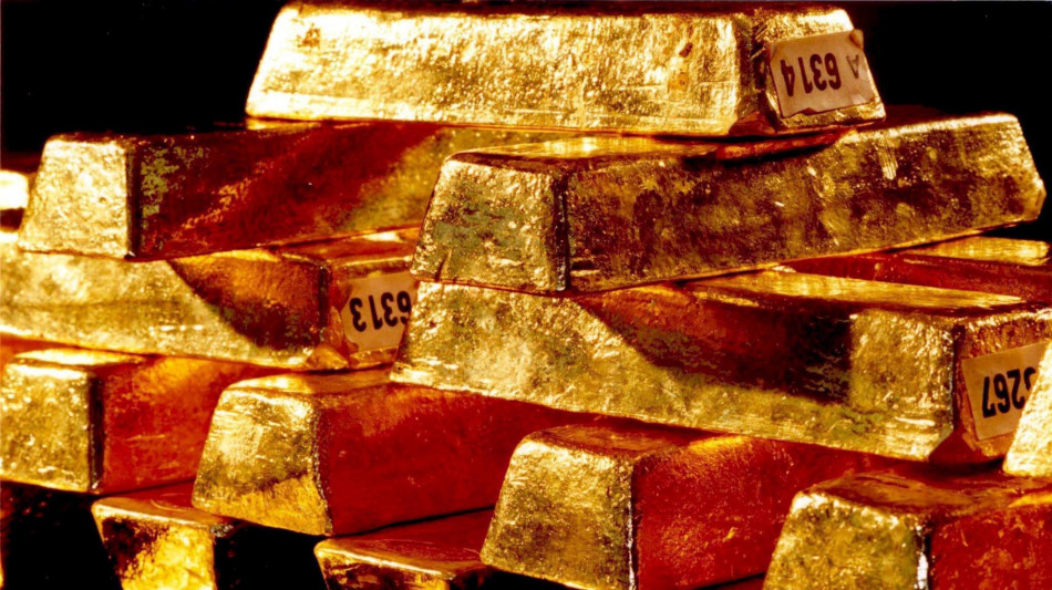 Prezzo oro in aumento, Spot scambiato a 3.226 dollari