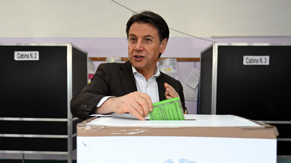 Conte sul referendum, ce l'abbiamo fatta, viva la Costituzione