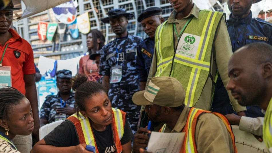 Le Nigeria suspendu &agrave; l'annonce des r&eacute;sultats de la pr&eacute;sidentielle