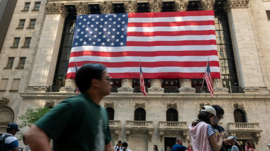 Wall Street termine en forte baisse, lest&eacute; par la tech
