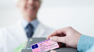 Accordo Ue per patente digitale, cala l'et&agrave; per bus e camion
