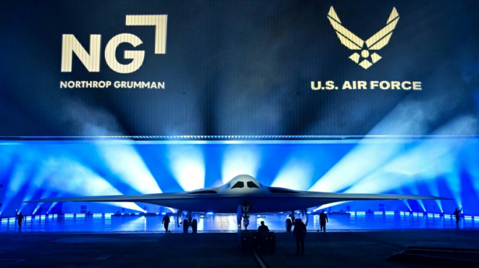 Les Etats-Unis d&eacute;voilent leur nouveau bombardier furtif B-21