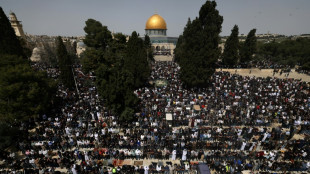 Miles de musulmanes rezan en la mezquita Al Aqsa de Jerusal&eacute;n al iniciar el ramad&aacute;n