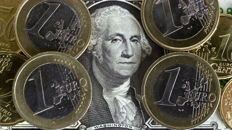 Euro stabile, a 1,1581 dollari (-0,01%)