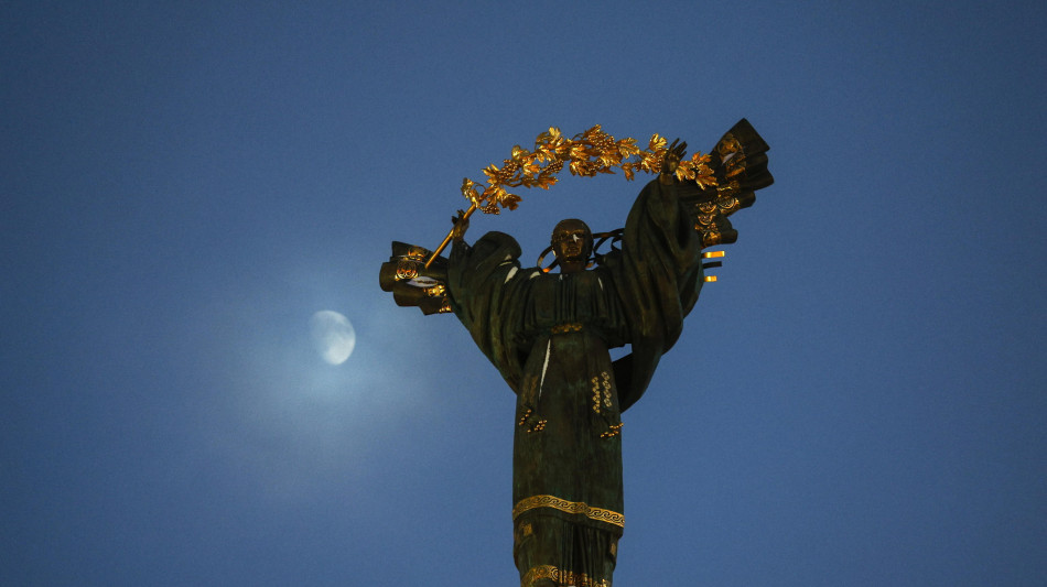 Media, frammenti di drone russo su piazza Maidan a Kiev