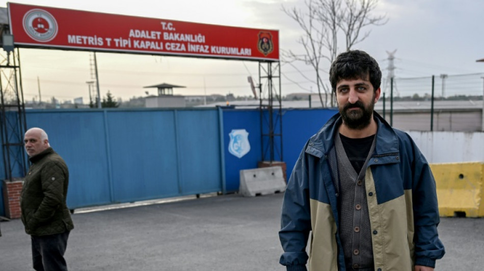 Jornalista da AFP sai da prisão na Turquia, mas acusação contra ele é mantida