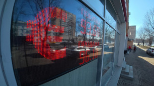In avvio l'euro stabile a 1,144 sul dollaro