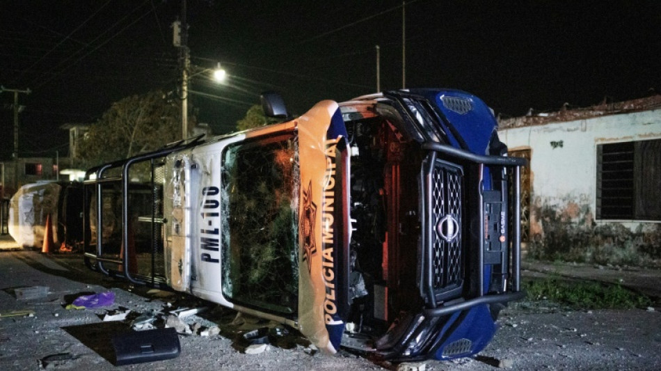 Cidadãos tentam linchar policiais em município no México