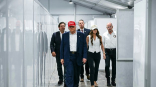 Trump visita 'Alcatraz dos jacarés', novo centro de detenção de imigrantes
