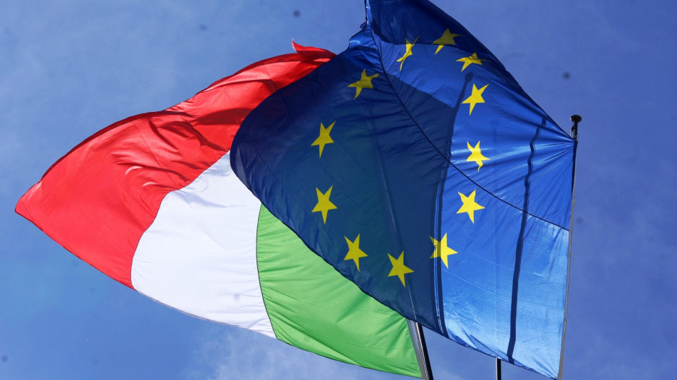 Sale in Ue il rapporto imposte-Pil 2024, in Italia al 42,6%
