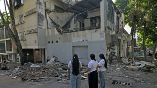 Socorristas buscam sobreviventes de terremoto que matou 132 na Col&ocirc;mbia