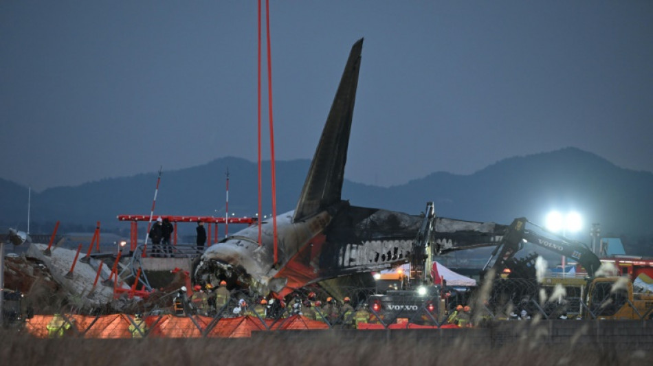 Conmoci&oacute;n y l&aacute;grimas en el aeropuerto de Muan tras el tr&aacute;gico accidente de avi&oacute;n en Corea del Sur