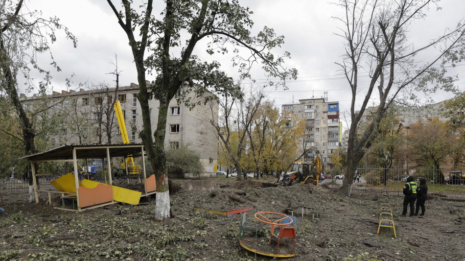 Media, nuovo attacco russo su Kiev, almeno 26 feriti
